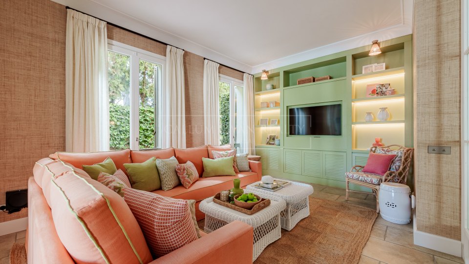 Marbella Golden Mile, Villa de luxe d'une élégance classique et du charme de Marbella à côté de Puente Romano