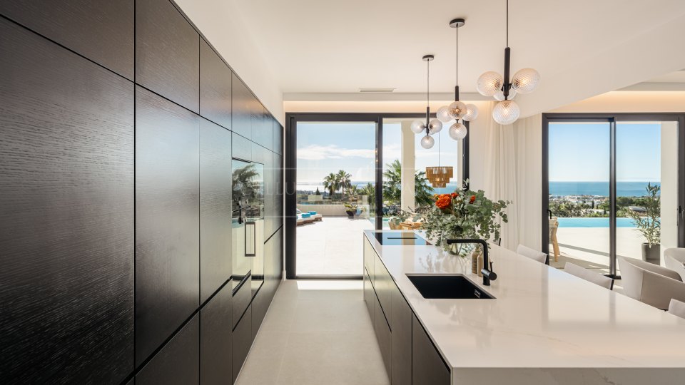 Benahavis, Impressive Mansion with Panoramic Sea Views in Los Flamingos, Benahavís