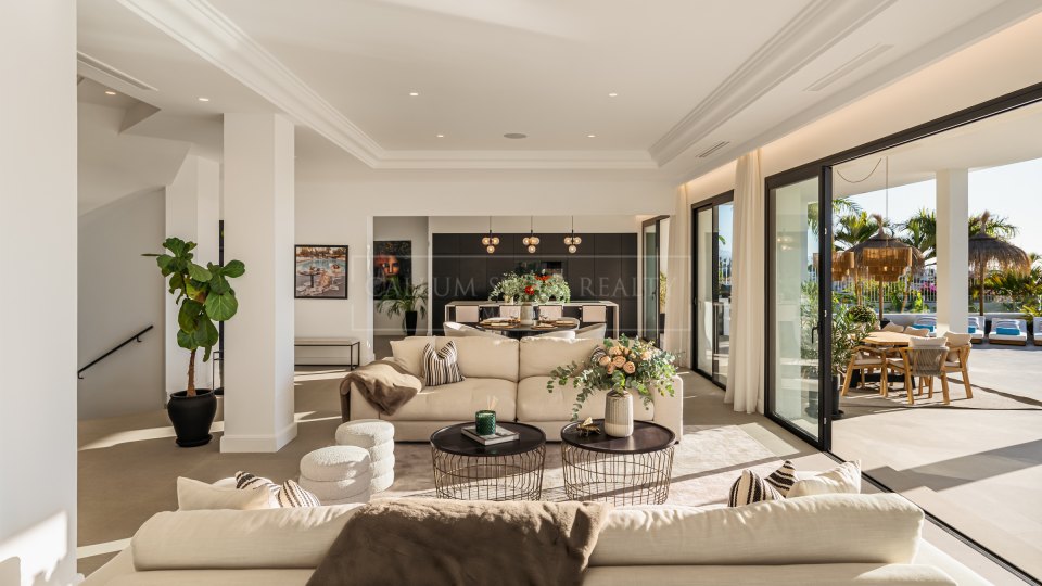 Benahavis, Impressive Mansion with Panoramic Sea Views in Los Flamingos, Benahavís