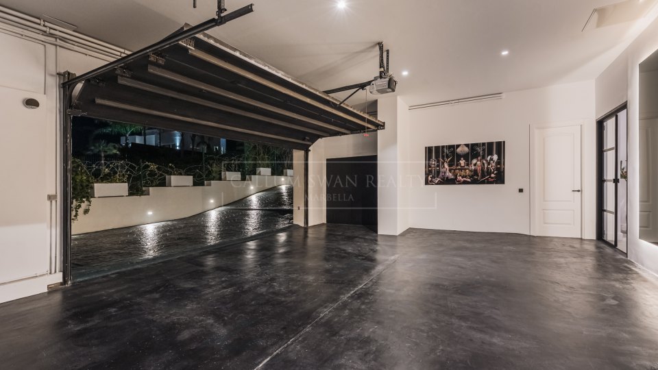 Benahavis, Impressive Mansion with Panoramic Sea Views in Los Flamingos, Benahavís