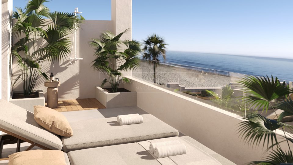 Marbella Este, Casa adosada en primera línea de playa en venta en Marbella Este