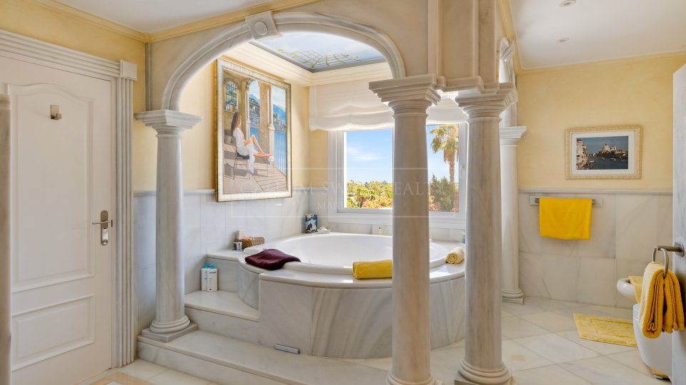 Nueva Andalucia, La Cerquilla - villa en venta con amplia parcela