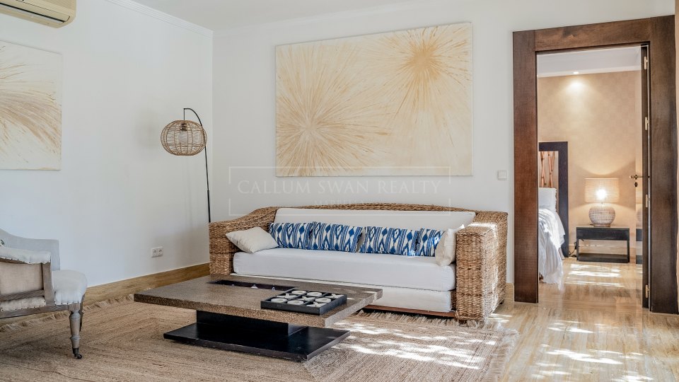 Marbella Golden Mile, Luxurious Balinese-Style Villa on Marbella's Golden Mile, a short walk from the beach