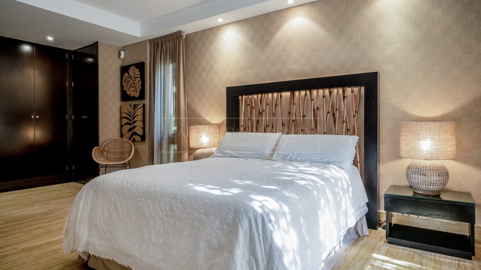 Marbella Golden Mile, Luxurious Balinese-Style Villa on Marbella's Golden Mile, a short walk from the beach