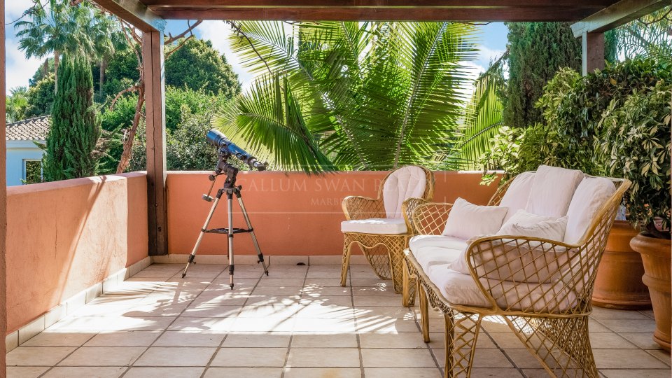 Marbella Golden Mile, Luxurious Balinese-Style Villa on Marbella's Golden Mile, a short walk from the beach