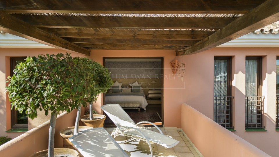 Marbella Golden Mile, Luxurious Balinese-Style Villa on Marbella's Golden Mile, a short walk from the beach