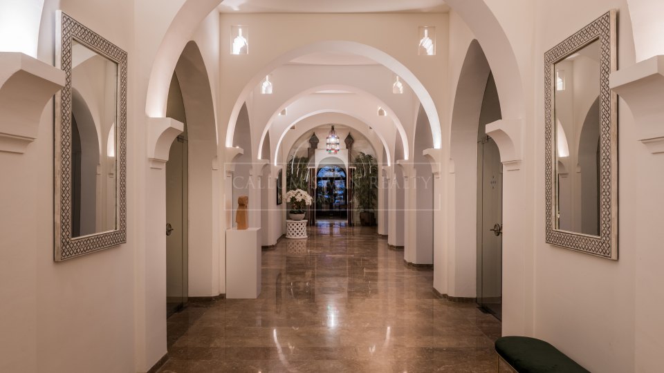 Marbella Golden Mile, Villa de lujo única frente al mar en la Milla de Oro