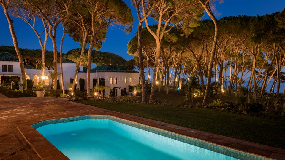 Marbella Golden Mile, Villa de lujo única frente al mar en la Milla de Oro