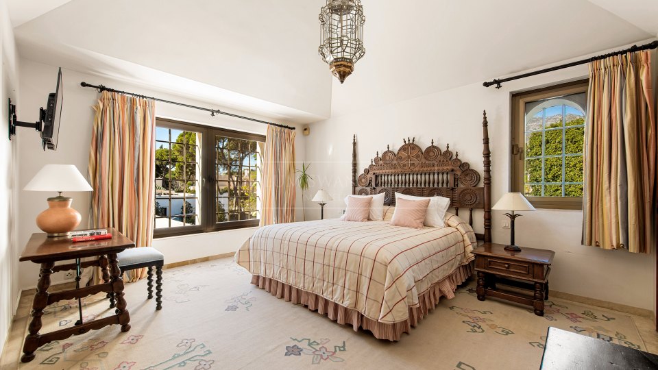 Marbella Golden Mile, Villa de lujo única frente al mar en la Milla de Oro