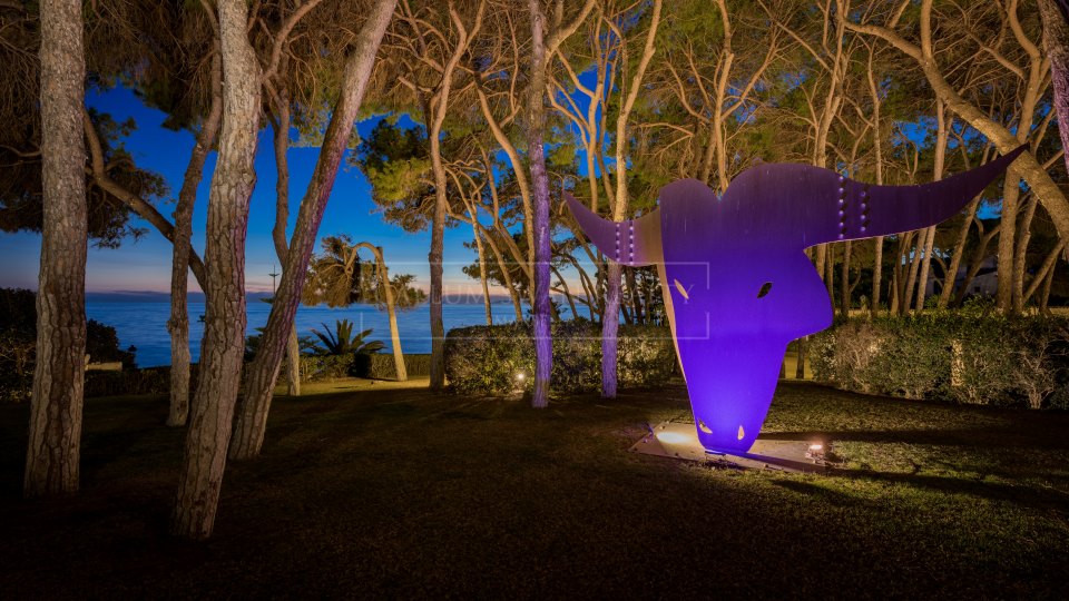 Marbella Golden Mile, Villa de lujo única frente al mar en la Milla de Oro