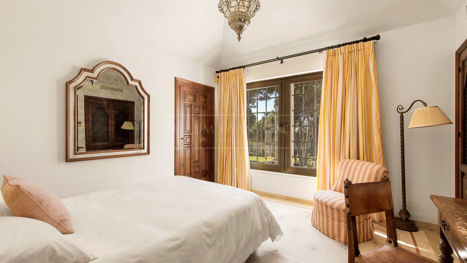 Marbella Golden Mile, Villa de lujo única frente al mar en la Milla de Oro