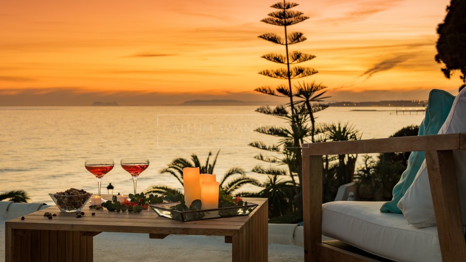 Marbella Golden Mile, Villa de lujo única frente al mar en la Milla de Oro