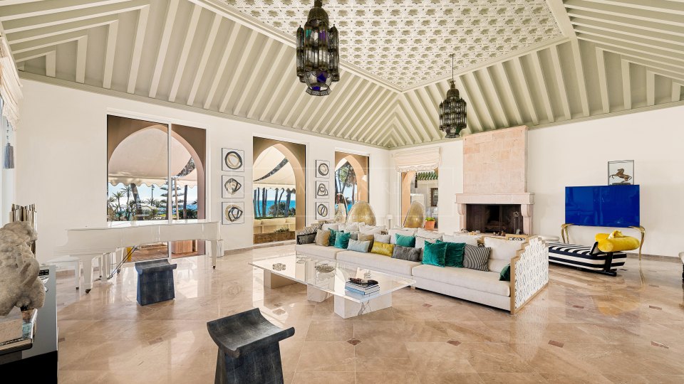 Marbella Golden Mile, Villa de lujo única frente al mar en la Milla de Oro
