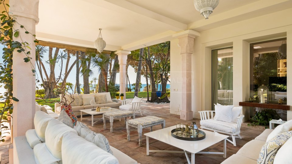 Marbella Golden Mile, Villa de lujo única frente al mar en la Milla de Oro