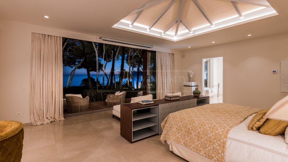 Marbella Golden Mile, Villa de lujo única frente al mar en la Milla de Oro