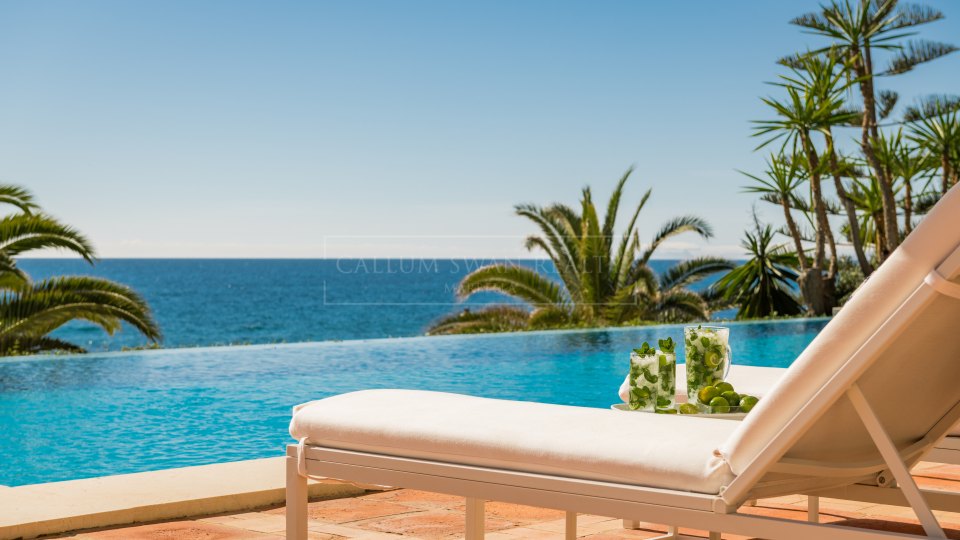 Marbella Golden Mile, Villa de lujo única frente al mar en la Milla de Oro