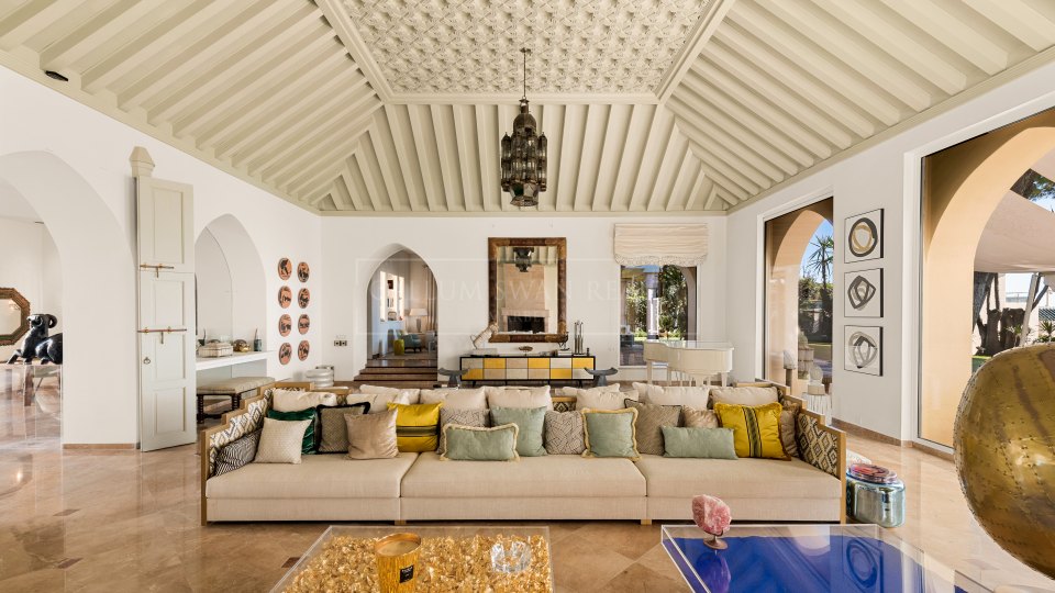 Marbella Golden Mile, Villa de lujo única frente al mar en la Milla de Oro