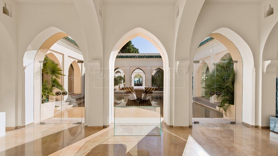 Marbella Golden Mile, Villa de lujo única frente al mar en la Milla de Oro