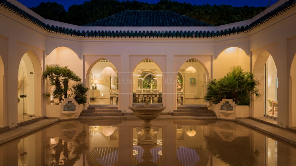 Marbella Golden Mile, Villa de lujo única frente al mar en la Milla de Oro