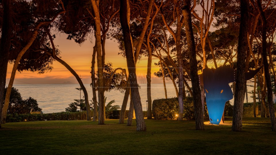 Marbella Golden Mile, Villa de lujo única frente al mar en la Milla de Oro