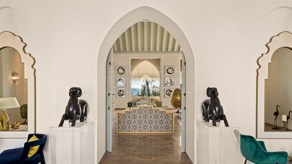 Marbella Golden Mile, Villa de lujo única frente al mar en la Milla de Oro