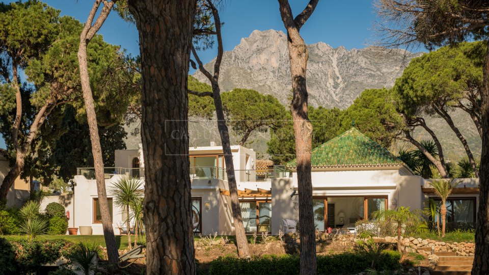 Marbella Golden Mile, Villa de lujo única frente al mar en la Milla de Oro