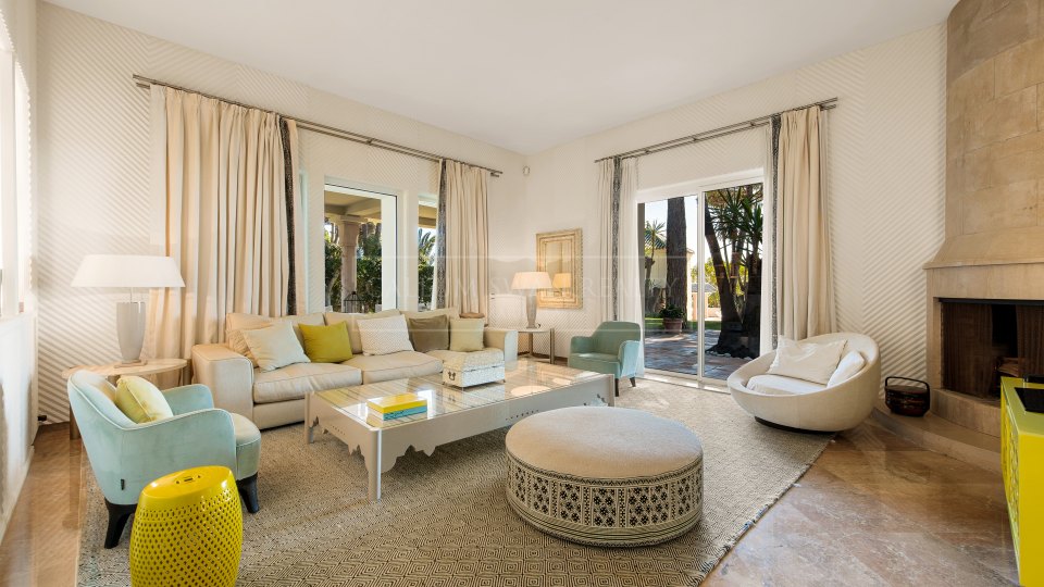 Marbella Golden Mile, Villa de lujo única frente al mar en la Milla de Oro