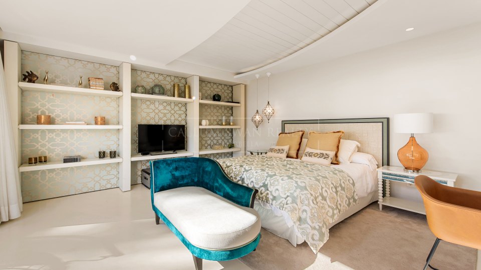 Marbella Golden Mile, Villa de lujo única frente al mar en la Milla de Oro