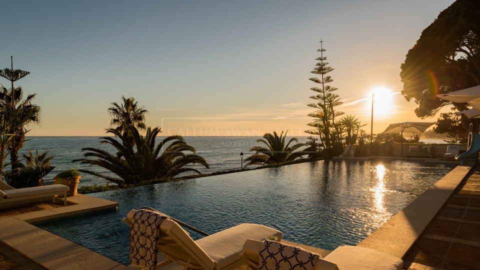 Marbella Golden Mile, Villa de lujo única frente al mar en la Milla de Oro