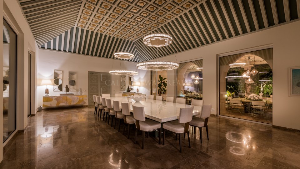 Marbella Golden Mile, Villa de lujo única frente al mar en la Milla de Oro