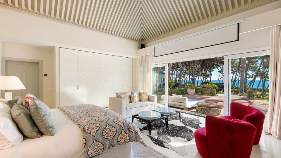Marbella Golden Mile, Villa de lujo única frente al mar en la Milla de Oro