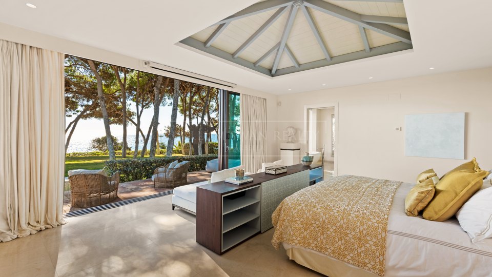 Marbella Golden Mile, Villa de lujo única frente al mar en la Milla de Oro