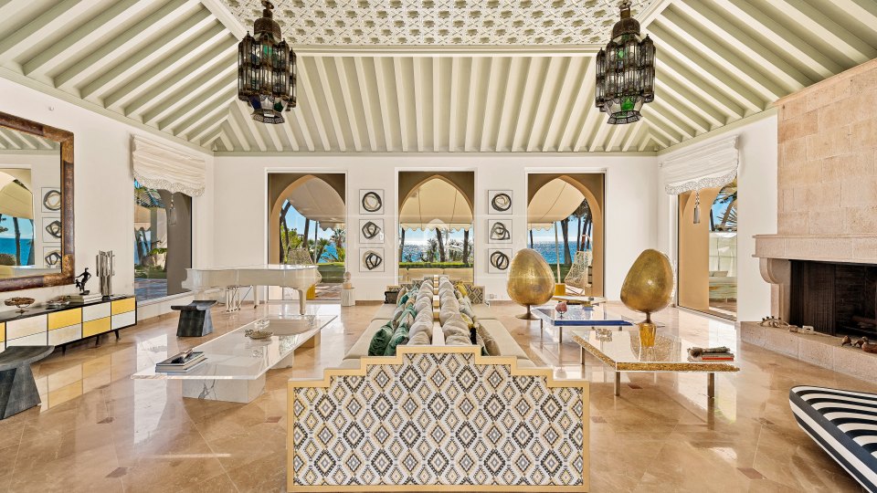 Marbella Golden Mile, Villa de lujo única frente al mar en la Milla de Oro
