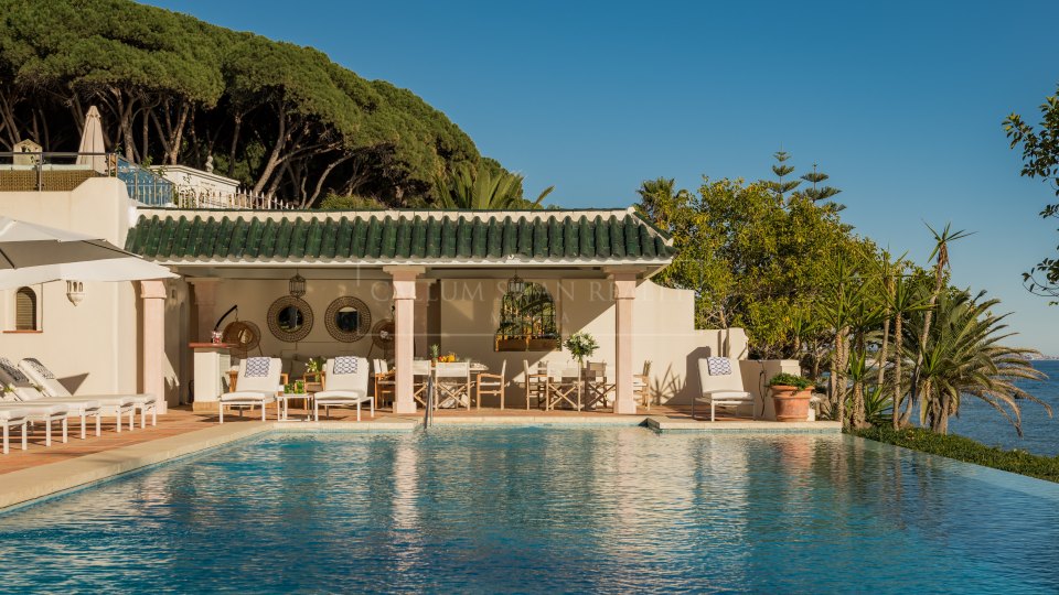 Marbella Golden Mile, Villa de lujo única frente al mar en la Milla de Oro