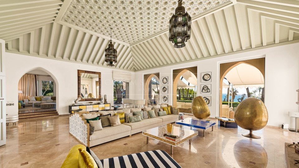 Marbella Golden Mile, Villa de lujo única frente al mar en la Milla de Oro