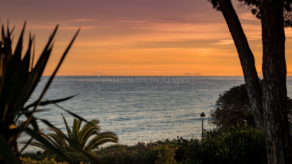 Marbella Golden Mile, Villa de lujo única frente al mar en la Milla de Oro