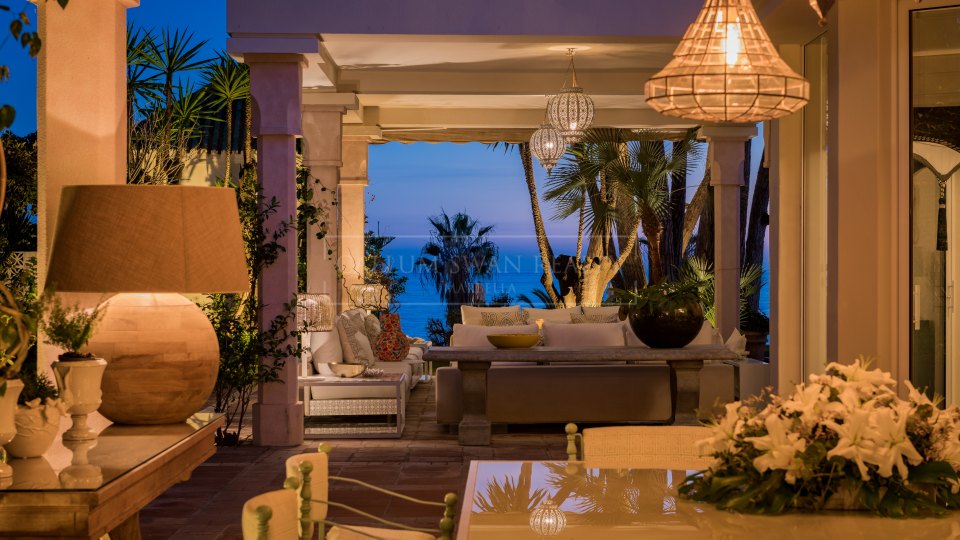 Marbella Golden Mile, Villa de lujo única frente al mar en la Milla de Oro