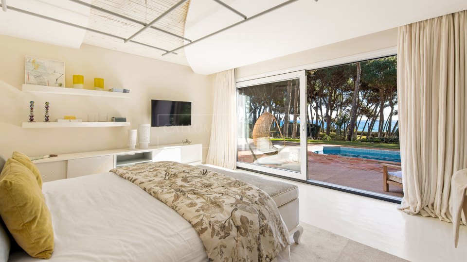 Marbella Golden Mile, Villa de lujo única frente al mar en la Milla de Oro