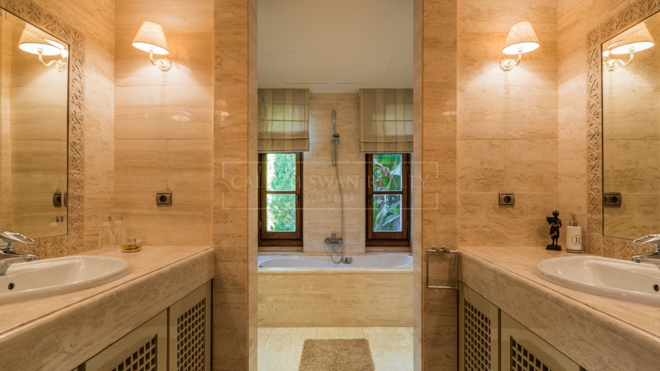 Marbella Golden Mile, Manoir exquis avec vue imprenable à Sierra Blanca, Marbella