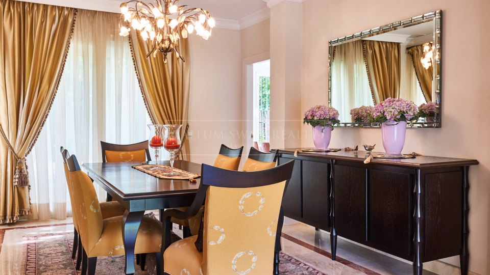 Nueva Andalucia, Elegant Villa in Las Brisas with Classic Andalusian Charm