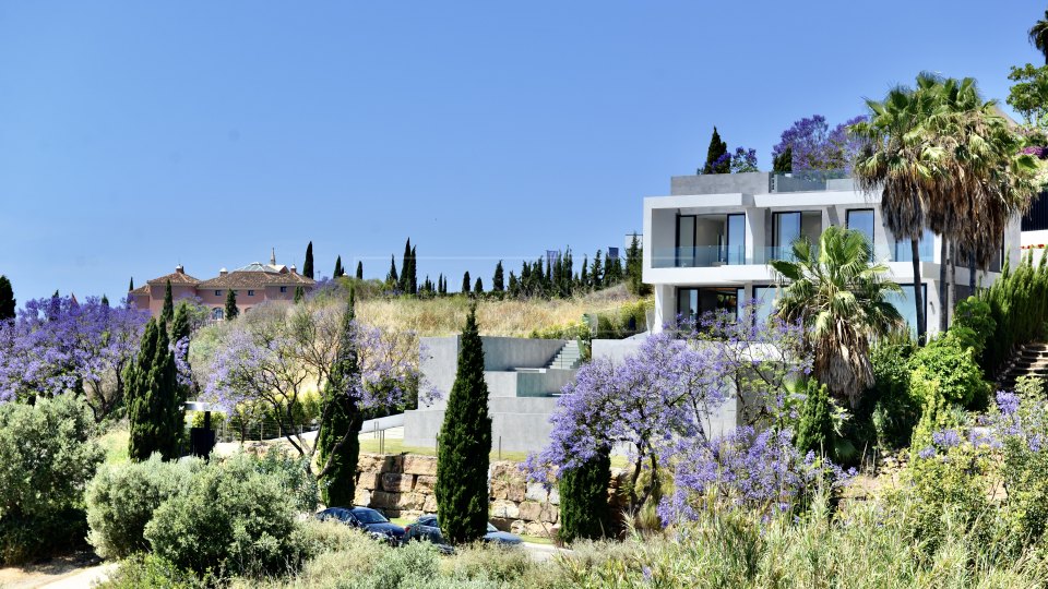 Benahavis, Brand new luxury villa in Los Flamingos with sea views