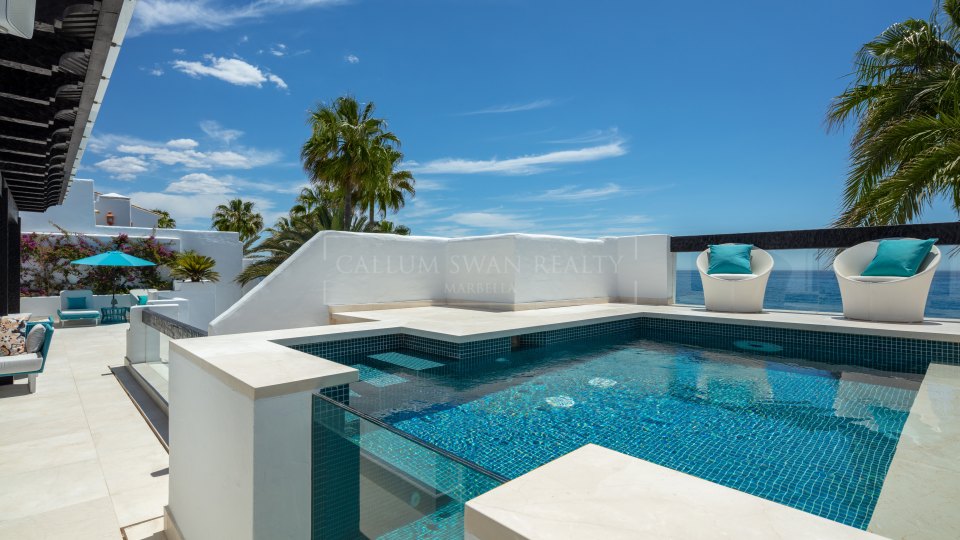 Marbella Golden Mile, Ático dúplex frente al mar en Marina Puente Romano