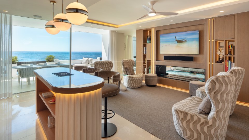 Marbella Golden Mile, Ático dúplex frente al mar en Marina Puente Romano