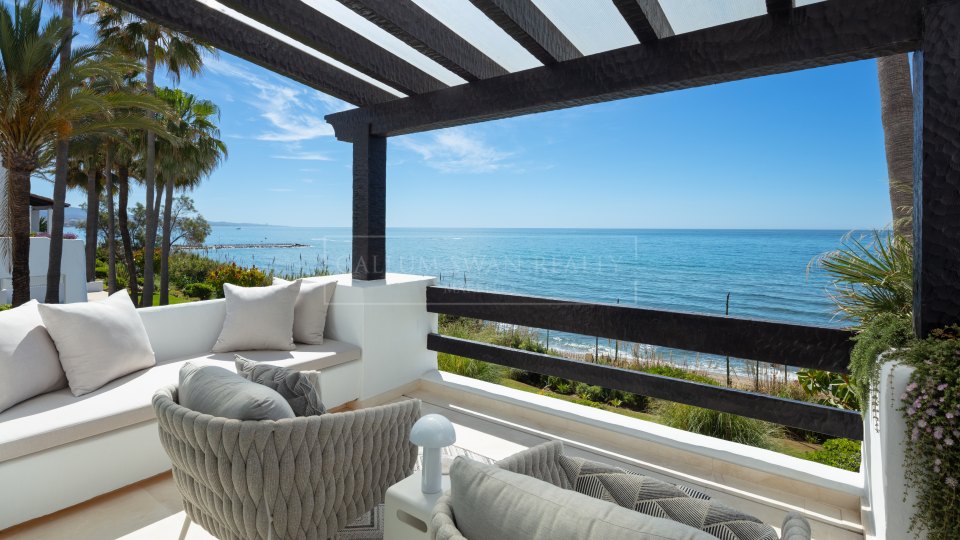 Marbella Golden Mile, Ático dúplex frente al mar en Marina Puente Romano
