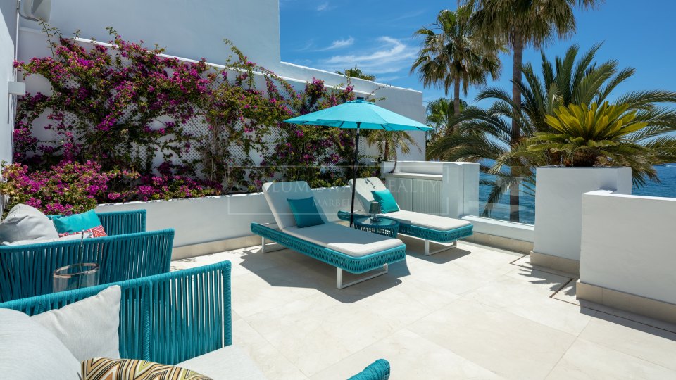 Marbella Golden Mile, Ático dúplex frente al mar en Marina Puente Romano