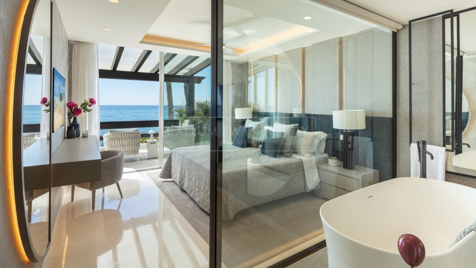 Marbella Golden Mile, Ático dúplex frente al mar en Marina Puente Romano