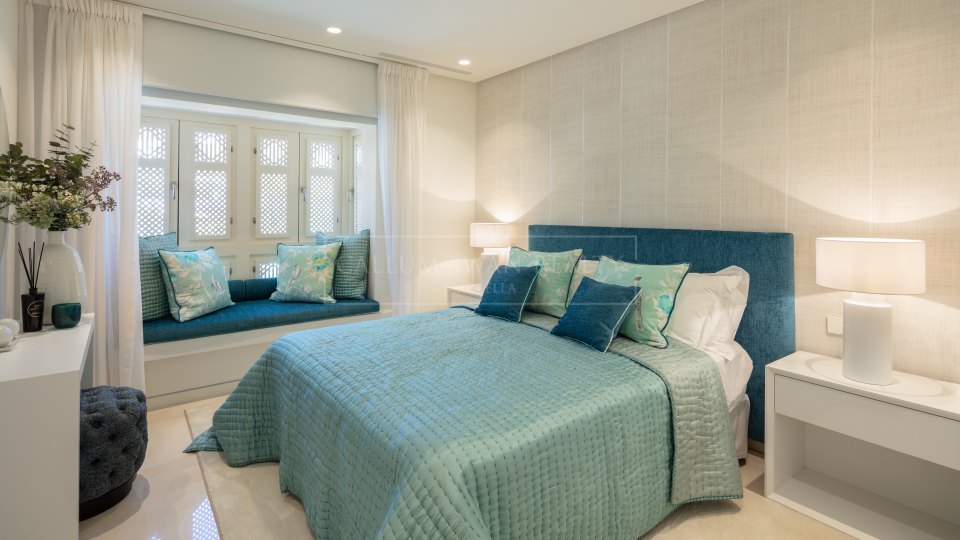 Marbella Golden Mile, Ático dúplex frente al mar en Marina Puente Romano