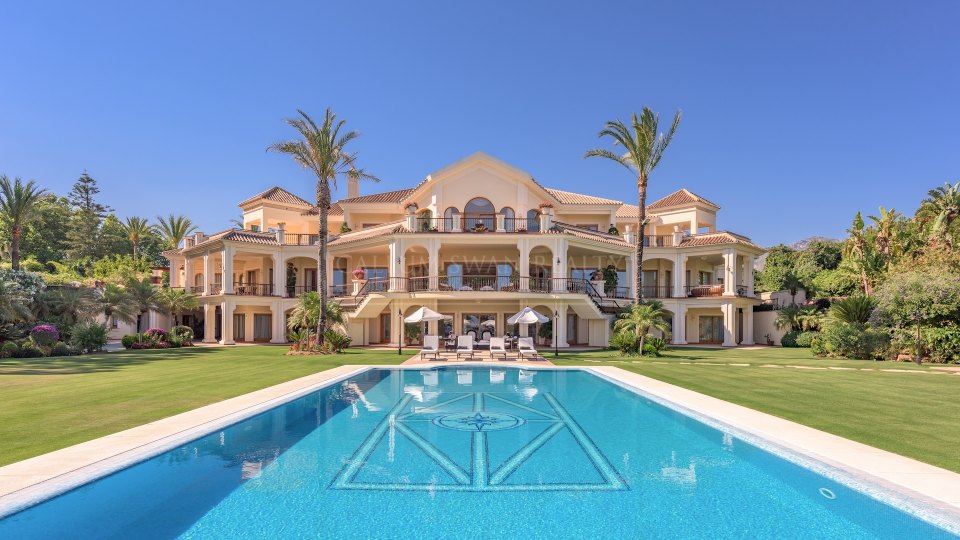 Marbella Golden Mile, Impressive frontline beach property within the Marbella Club