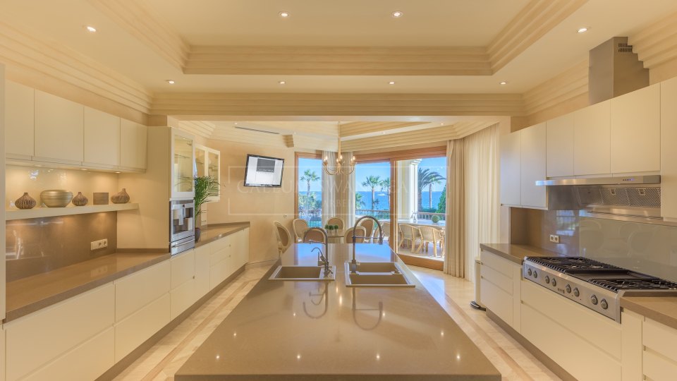 Marbella Golden Mile, Impresionante propiedad, primera línea de playa en Marbella Club