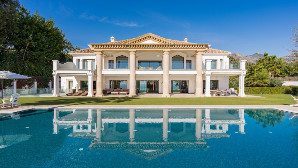 Marbella Golden Mile, Stunning frontline beach mansion within the Marbella Club